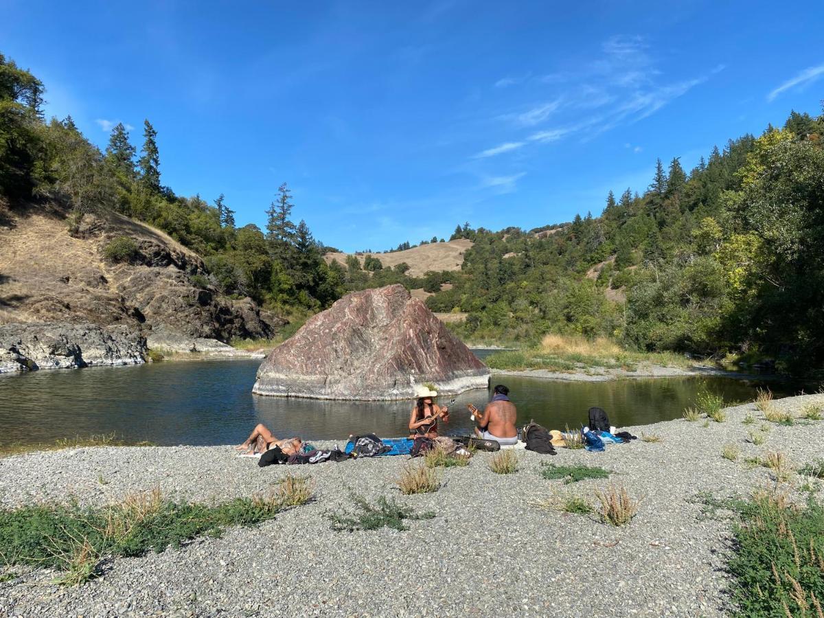 Glamping In The Redwoods With A Hot Tub! Hotell Garberville Eksteriør bilde