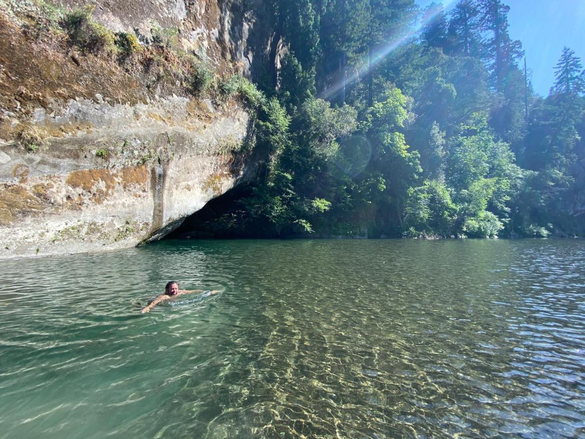 Glamping In The Redwoods With A Hot Tub! Hotell Garberville Eksteriør bilde